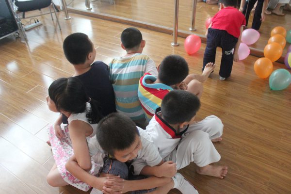 【莞香花】"握握手,好朋友"——莞香花青少年服务中心